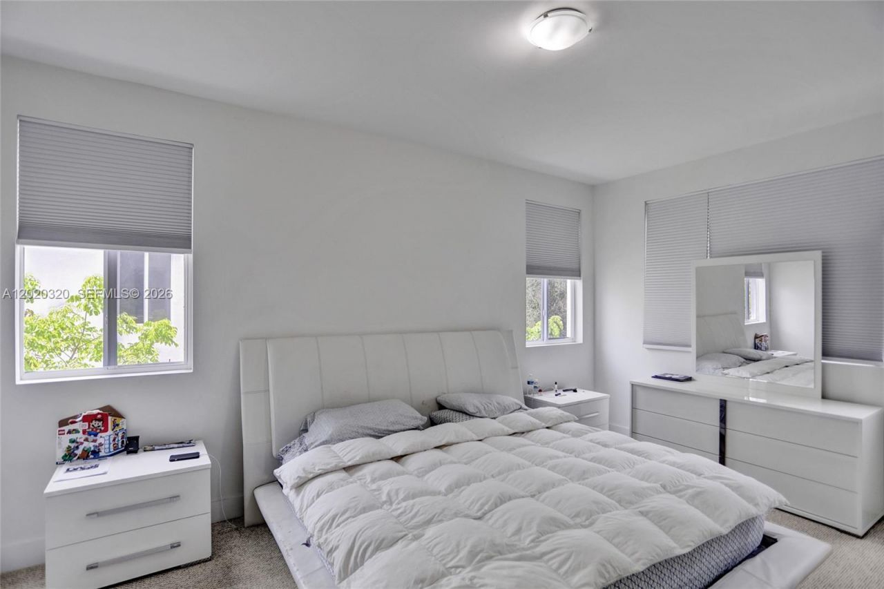 10265 NW 72nd Ter, Doral, FL 33178 Photo