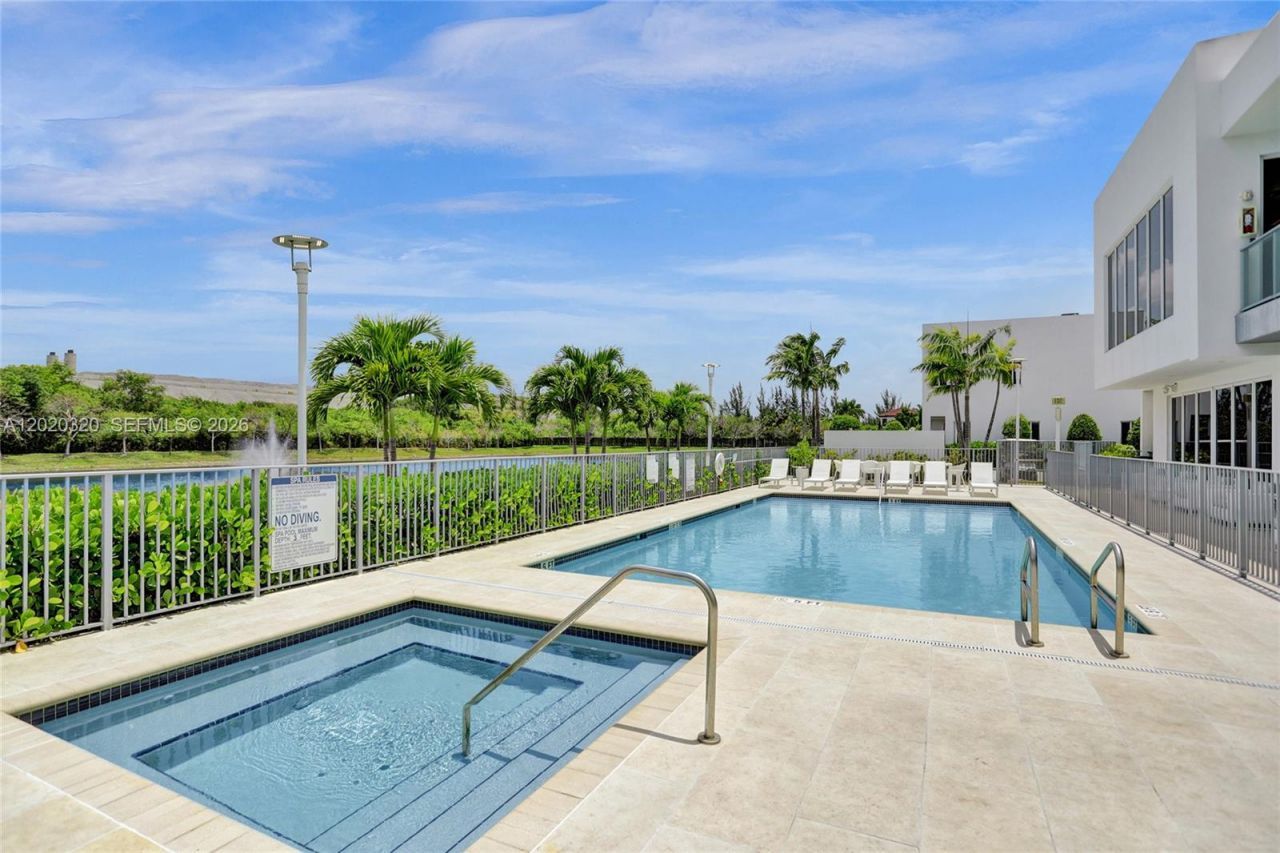 10265 NW 72nd Ter, Doral, FL 33178 Photo