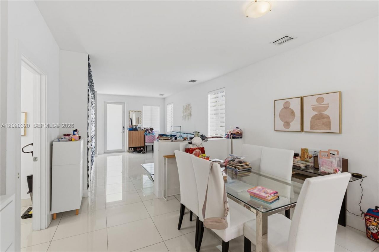 10265 NW 72nd Ter, Doral, FL 33178 Photo