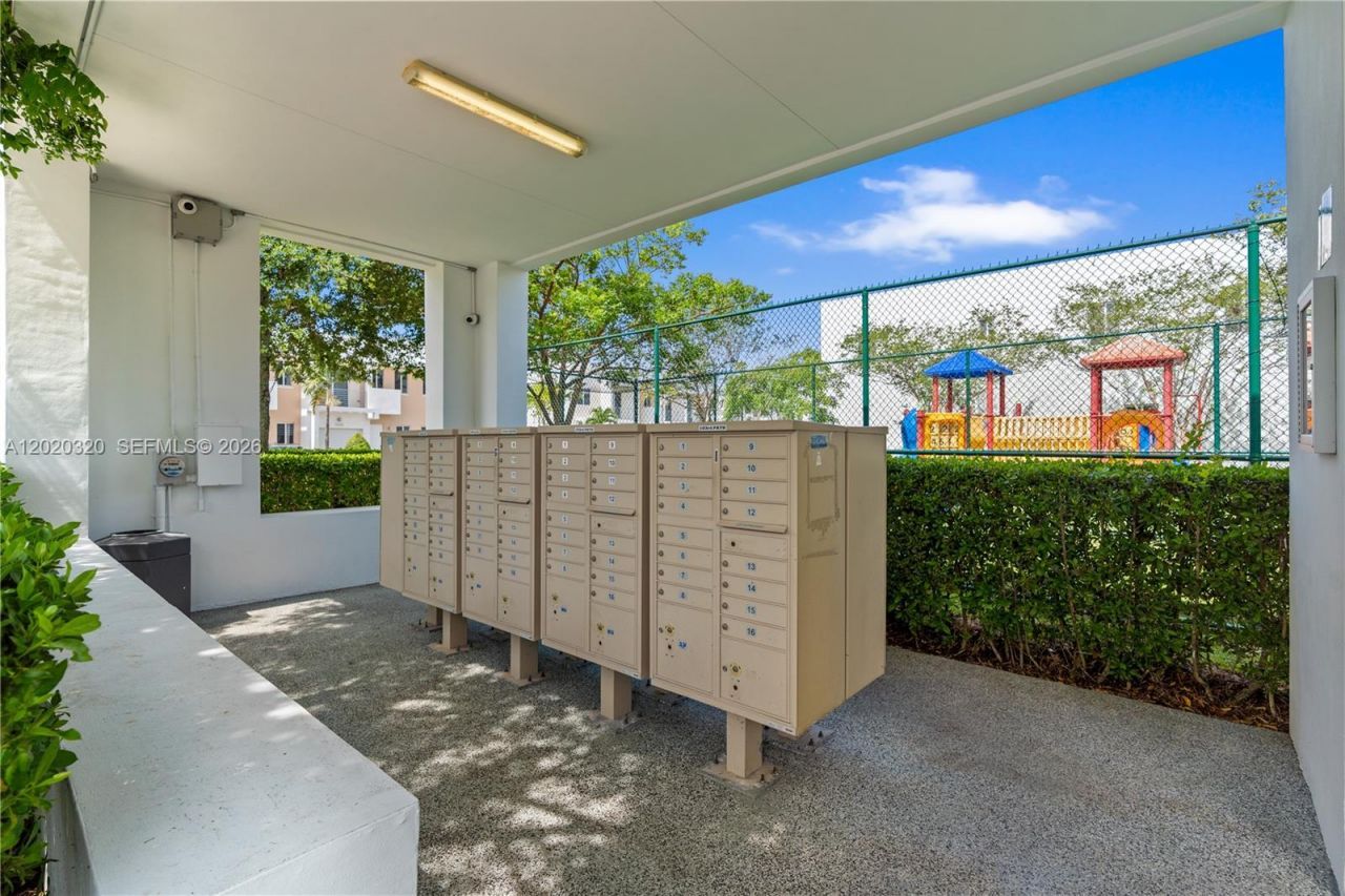 10265 NW 72nd Ter, Doral, FL 33178 Photo