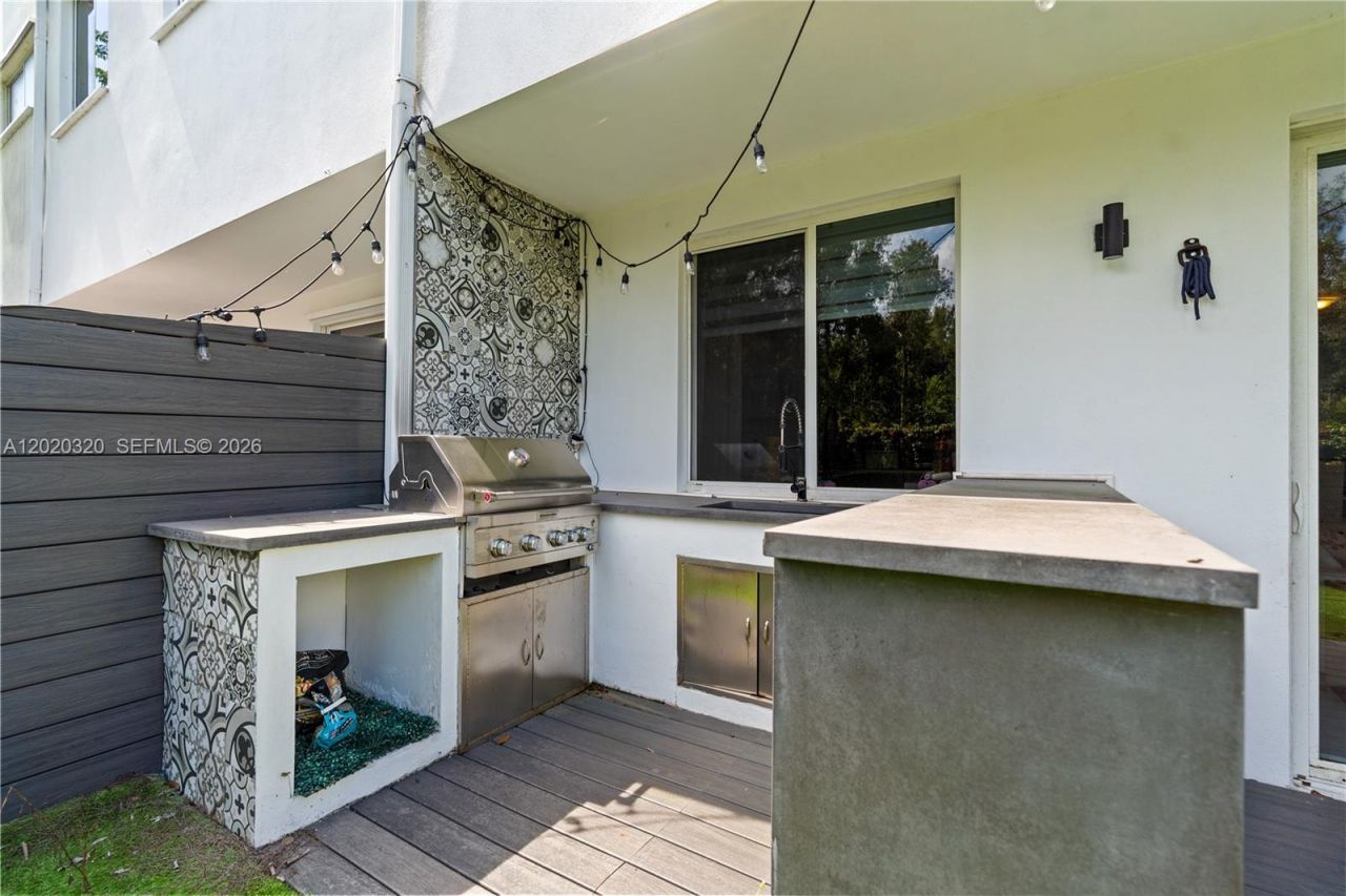 10265 NW 72nd Ter, Doral, FL 33178 Photo