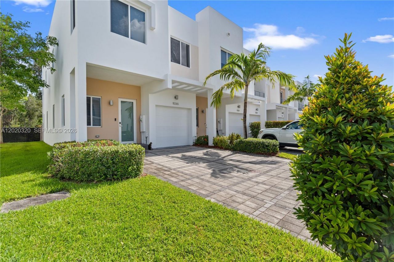 10265 NW 72nd Ter, Doral, FL 33178 Photo
