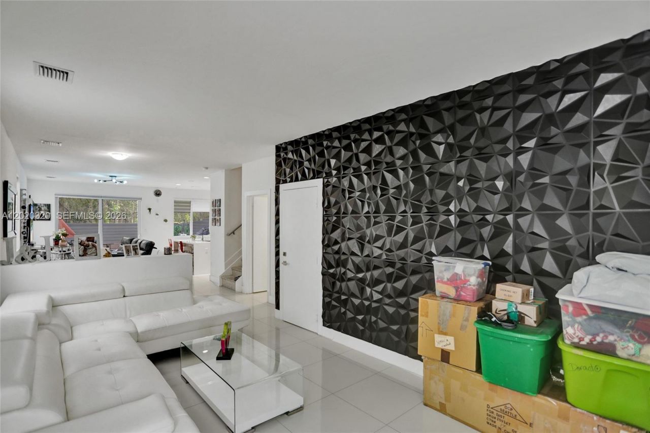 10265 NW 72nd Ter, Doral, FL 33178 Photo