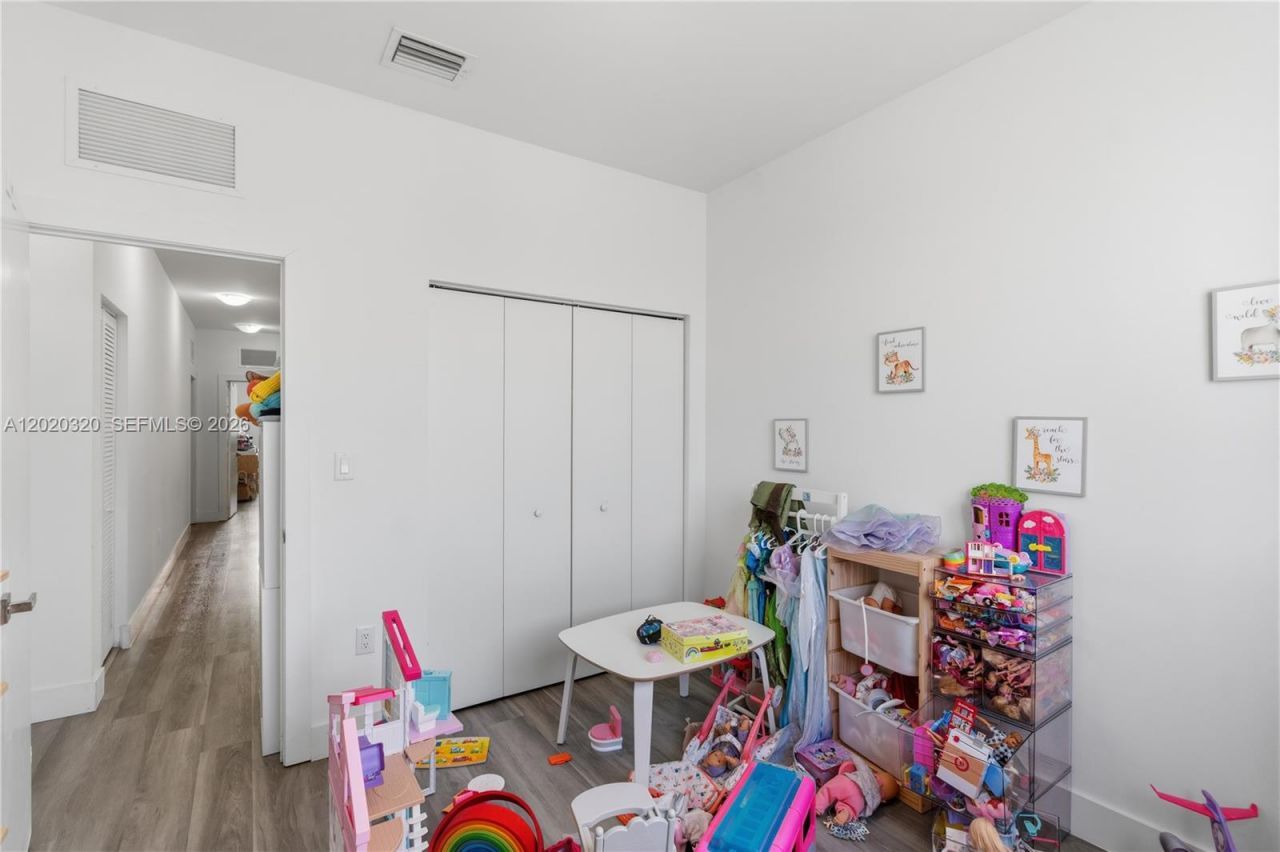 10265 NW 72nd Ter, Doral, FL 33178 Photo