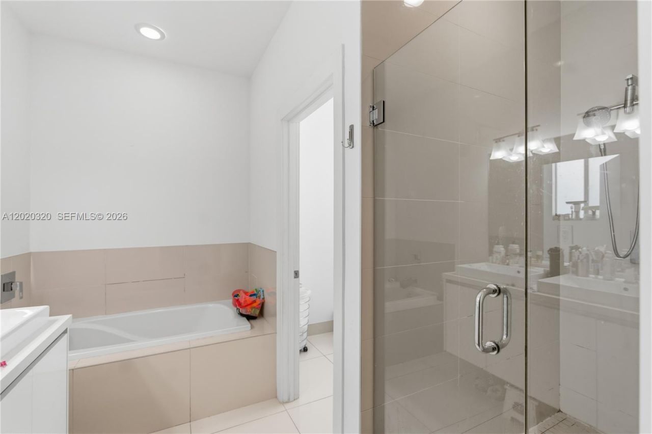 10265 NW 72nd Ter, Doral, FL 33178 Photo
