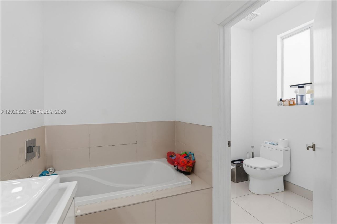 10265 NW 72nd Ter, Doral, FL 33178 Photo