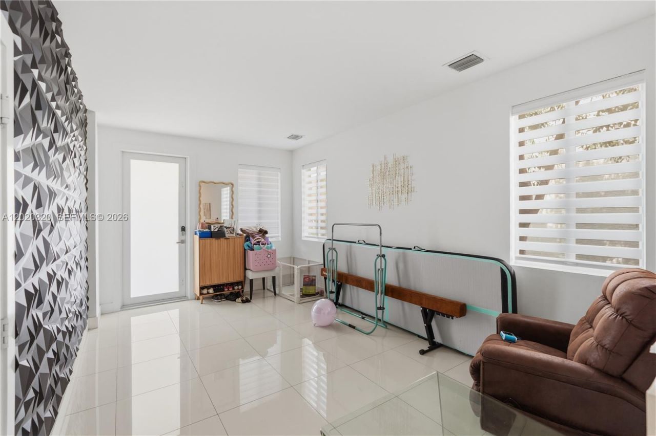 10265 NW 72nd Ter, Doral, FL 33178 Photo