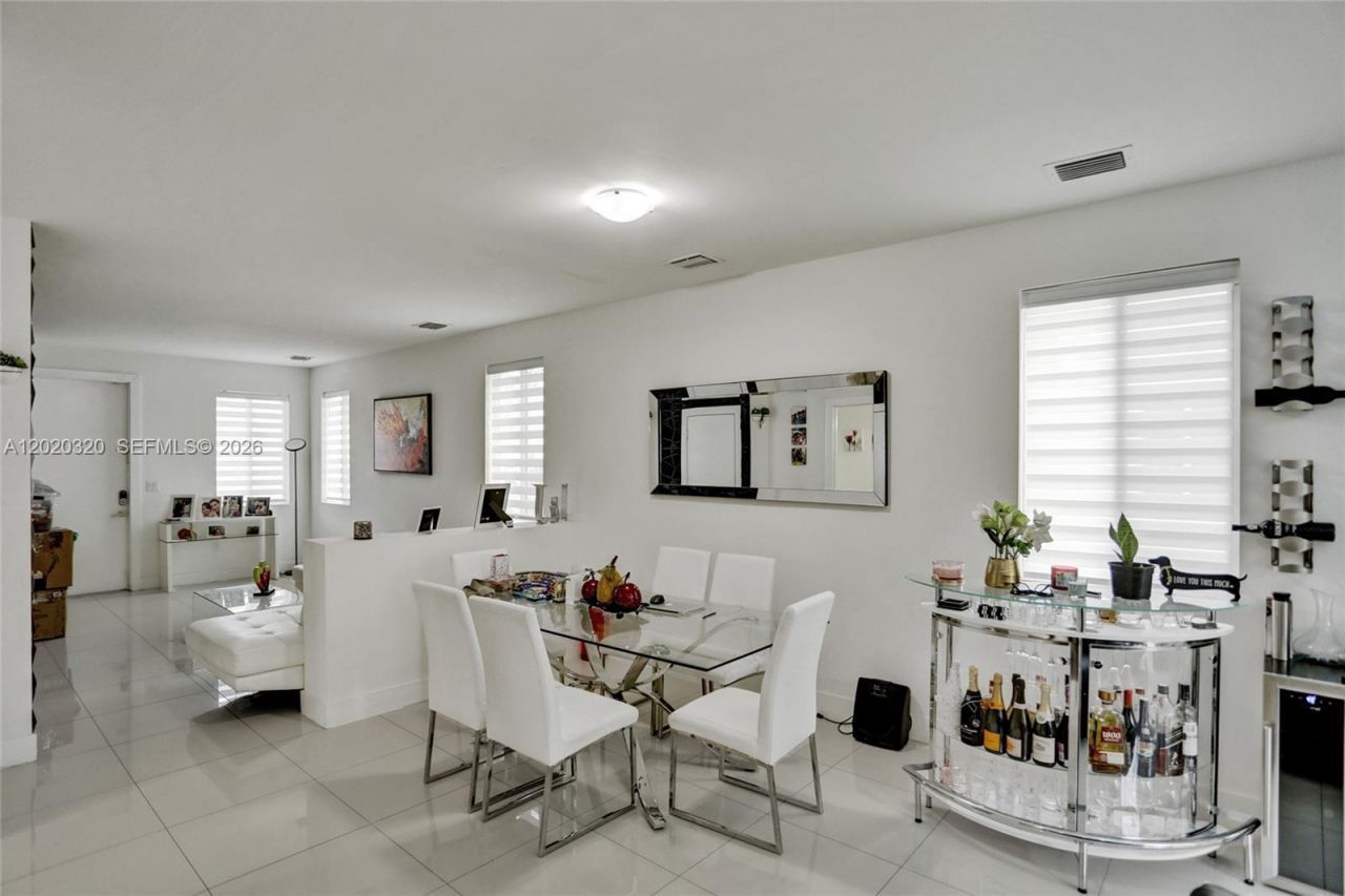10265 NW 72nd Ter, Doral, FL 33178 Photo