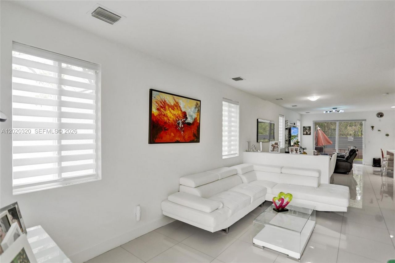 10265 NW 72nd Ter, Doral, FL 33178 Photo