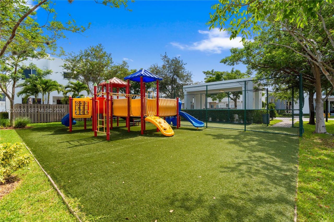 10265 NW 72nd Ter, Doral, FL 33178 Photo