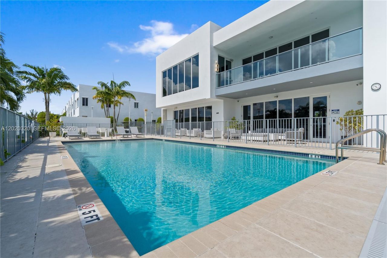 10265 NW 72nd Ter, Doral, FL 33178 Photo