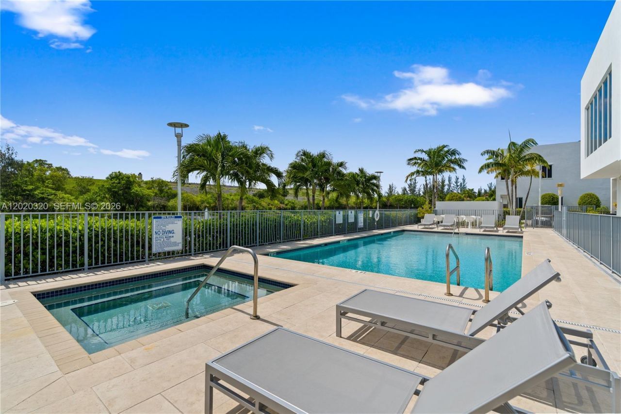 10265 NW 72nd Ter, Doral, FL 33178 Photo