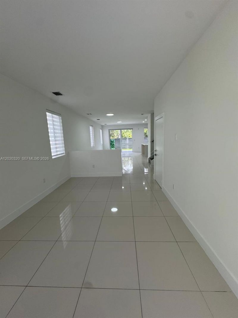 10265 NW 72nd Ter, Doral, FL 33178 Photo