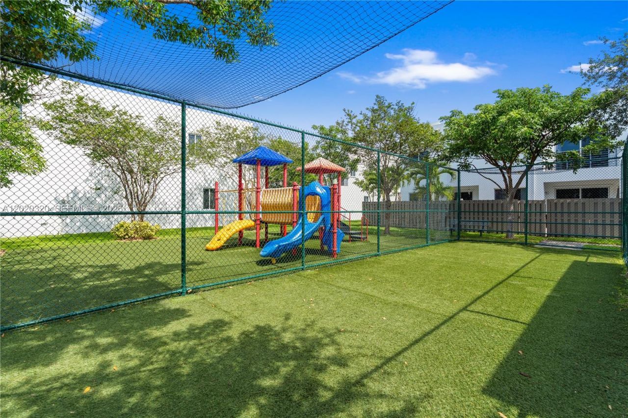 10265 NW 72nd Ter, Doral, FL 33178 Photo