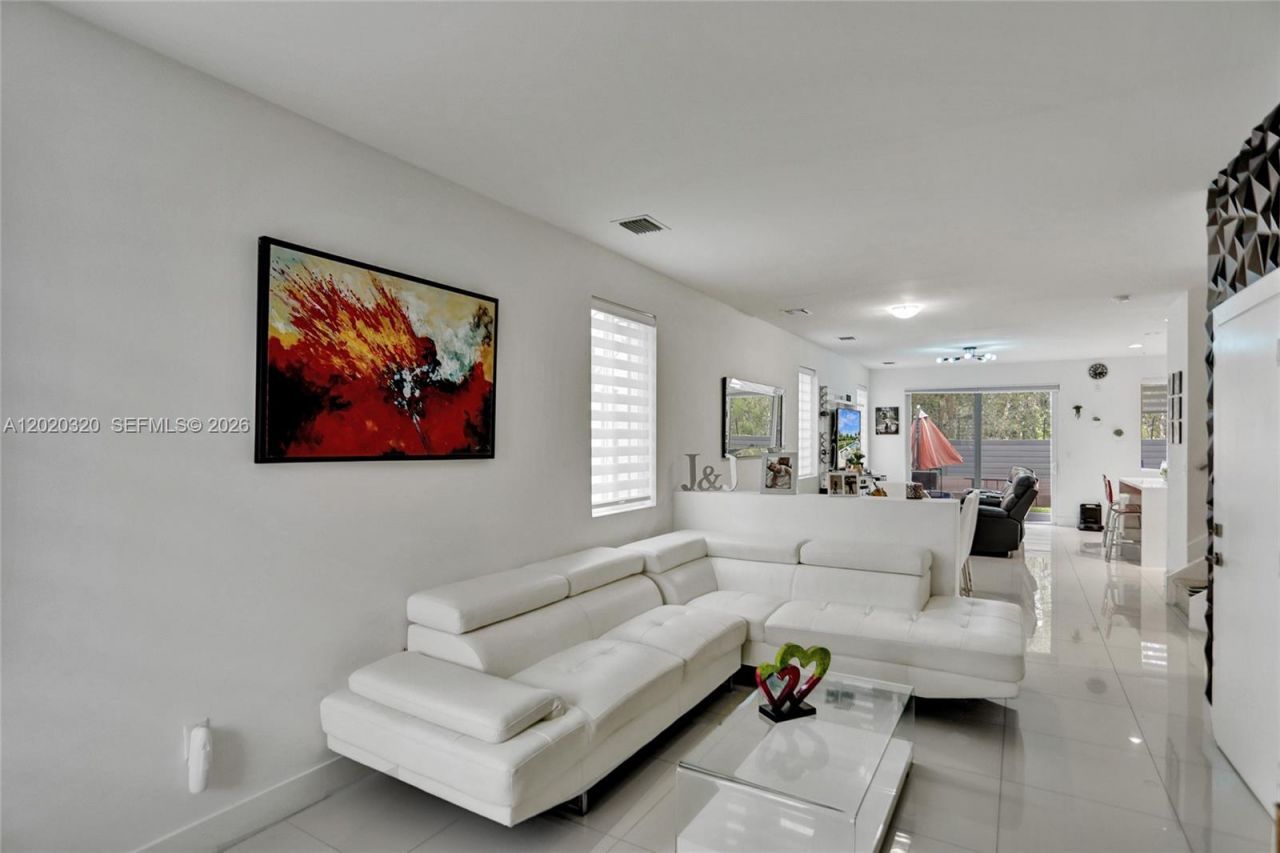 10265 NW 72nd Ter, Doral, FL 33178 Photo