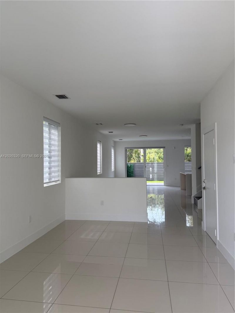 10265 NW 72nd Ter, Doral, FL 33178 Photo