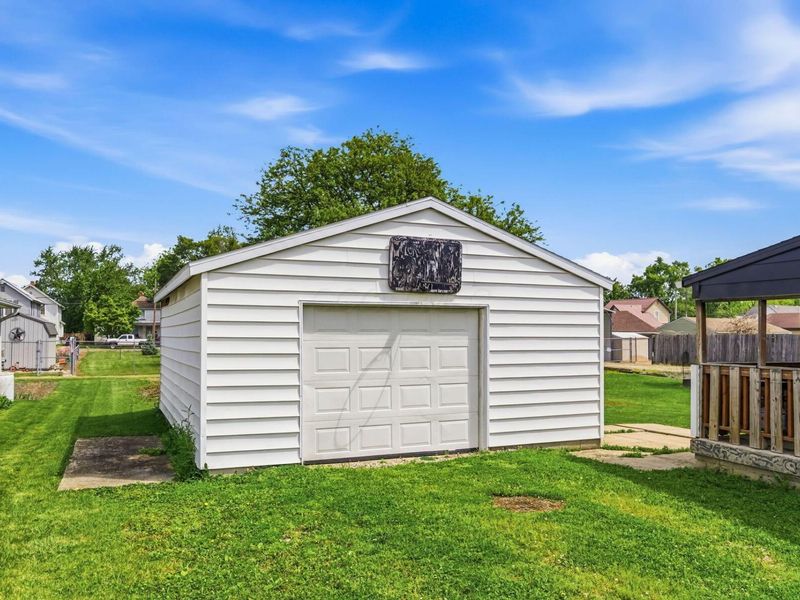 482 E Farming Street , Marion, OH 43302 Photo 4