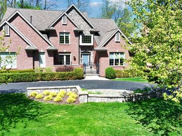 4502 Forest Edge Lane, West Bloomfield Twp, MI 48323