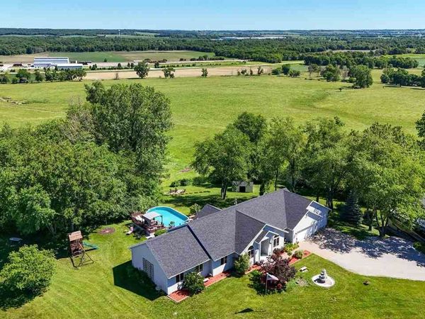 2963 170th St, South Amana, IA 52334