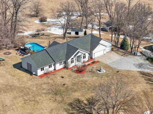 2963 170th St, South Amana, IA 52334