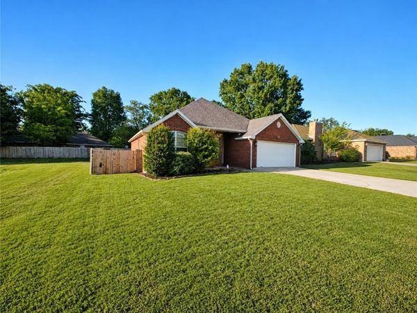 2600 Granny Smith Avenue , Springdale, AR 72764