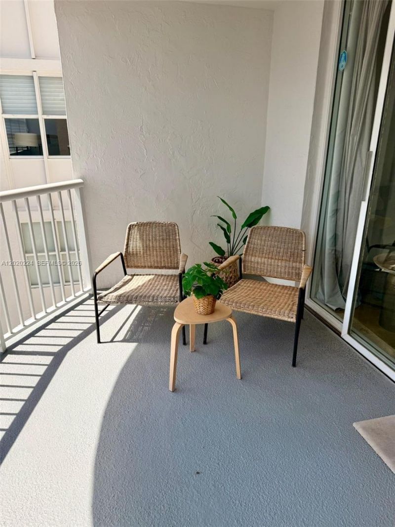 1420 Brickell Bay Dr, Unit 1108B, Miami, FL 33131 Photo