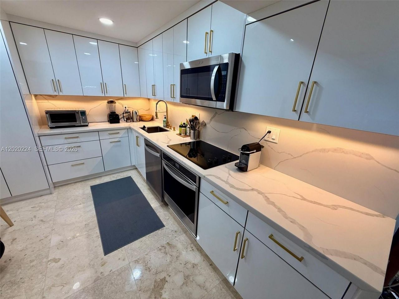 1420 Brickell Bay Dr, Unit 1108B, Miami, FL 33131 Photo