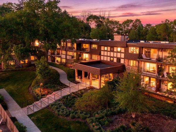205 barry, Unit 117, Wayzata, MN 55391