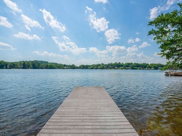 174 Pines Lake Dr E, Wayne, NJ 07470