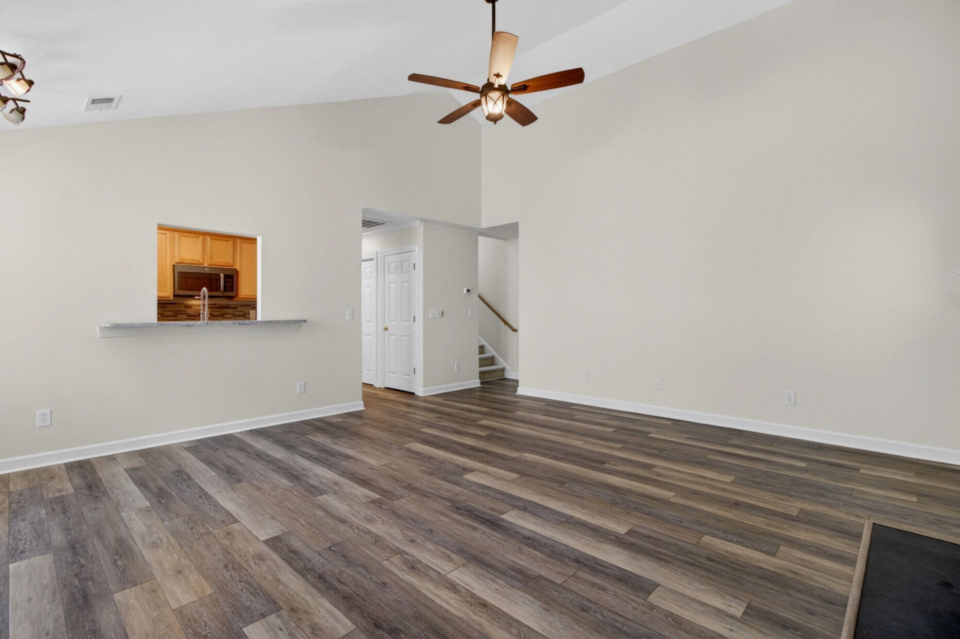113 Garden Grove Drive Photo 10