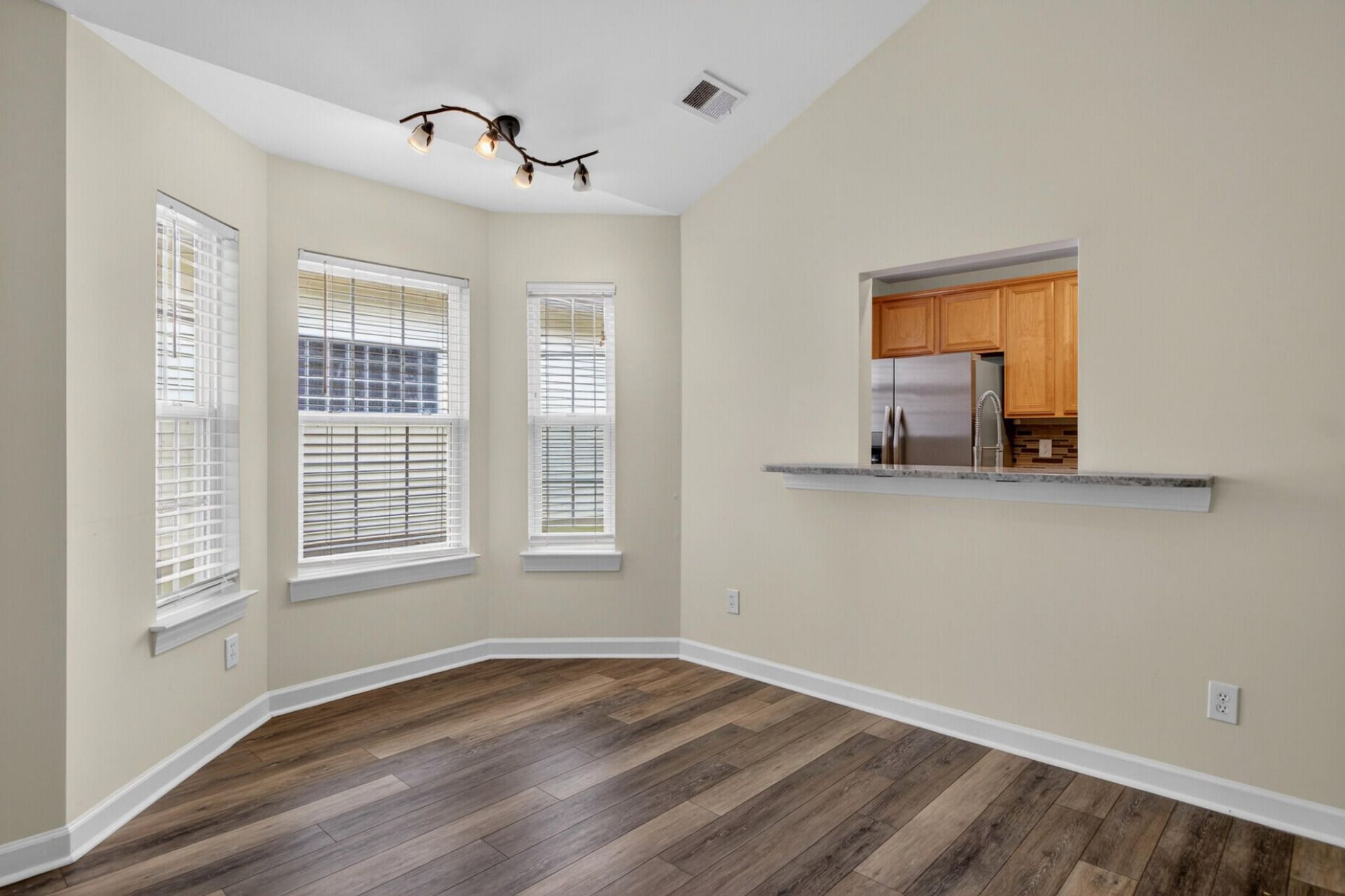113 Garden Grove Drive Photo 11