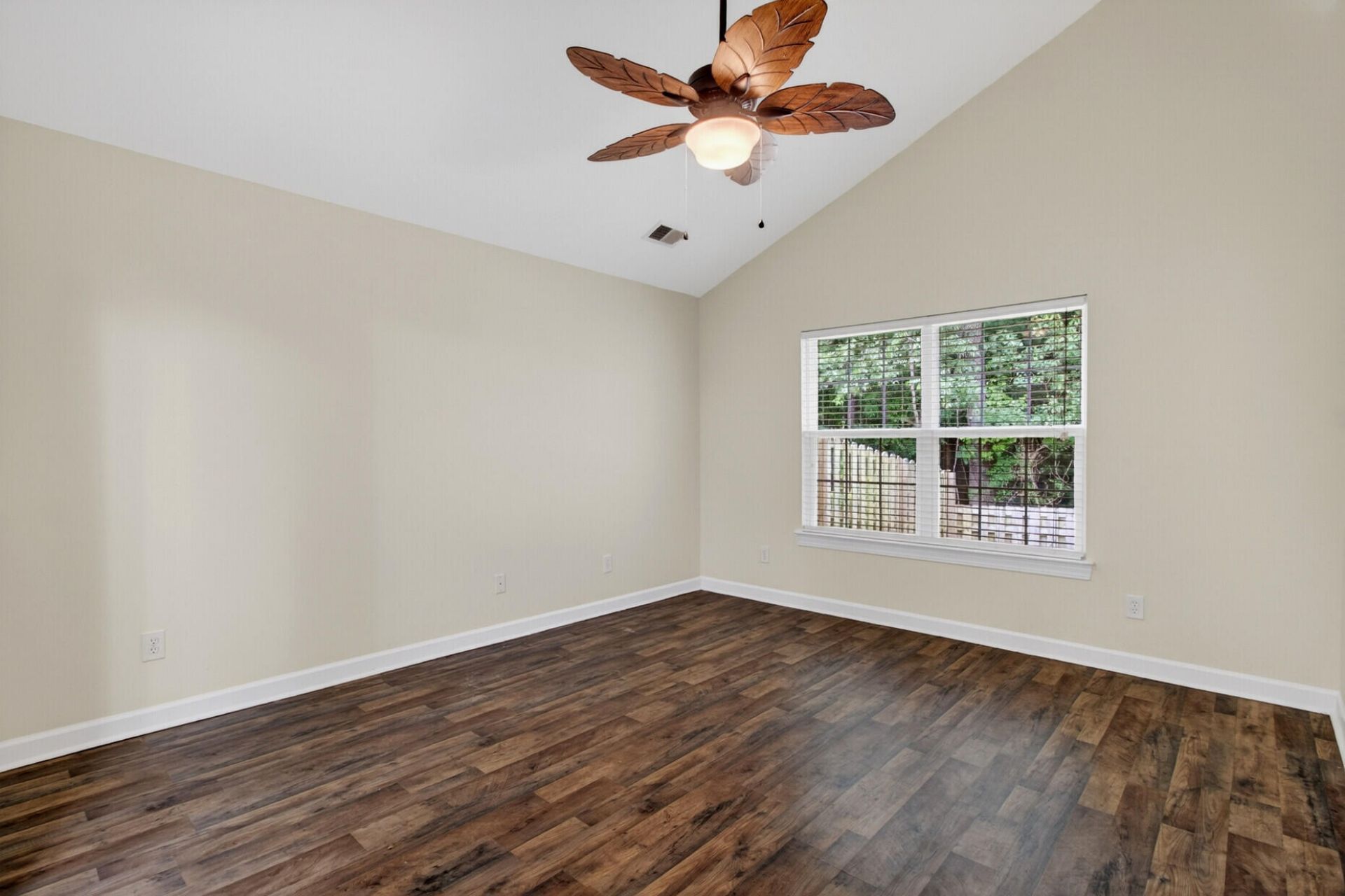 113 Garden Grove Drive Photo 16