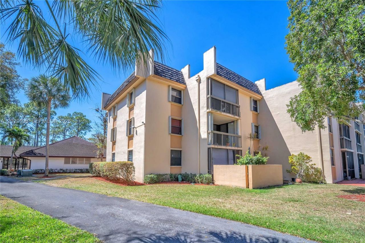 8437 Forest Hills Dr , Unit 304, Coral Springs, FL 33065 Photo