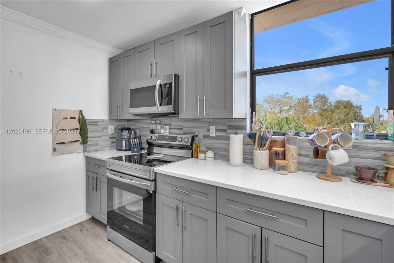8437 Forest Hills Dr , Unit 304, Coral Springs, FL 33065 Photo