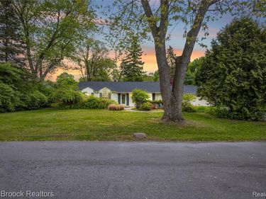 6485 Thurber Road, Bloomfield Hills, MI 48301