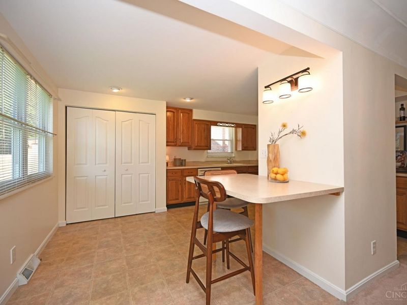 3810 S Broadlawn Circle, Silverton, OH 45236 Photo 15