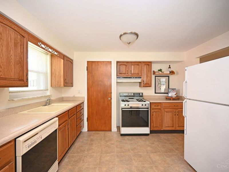 3810 S Broadlawn Circle, Silverton, OH 45236 Photo 18