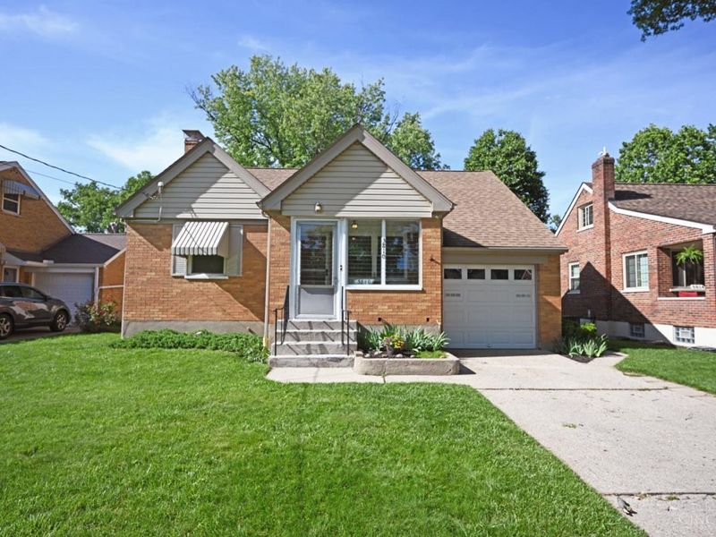 3810 S Broadlawn Circle, Silverton, OH 45236 Photo 2