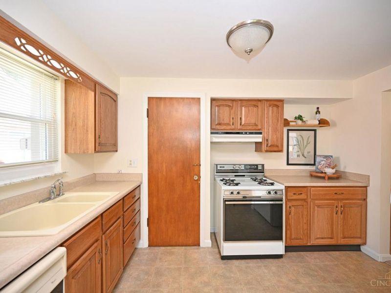3810 S Broadlawn Circle, Silverton, OH 45236 Photo 20