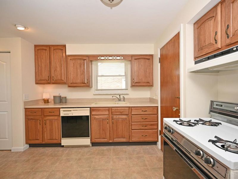 3810 S Broadlawn Circle, Silverton, OH 45236 Photo 23