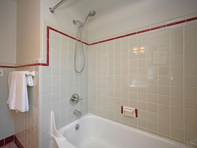 3810 S Broadlawn Circle, Silverton, OH 45236 Photo 29
