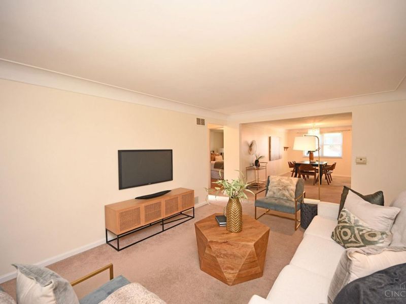 3810 S Broadlawn Circle, Silverton, OH 45236 Photo 8