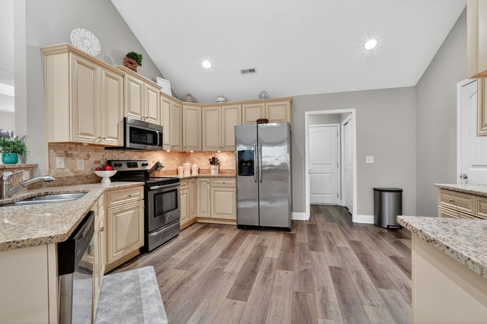 536 Shea Loop Photo 15