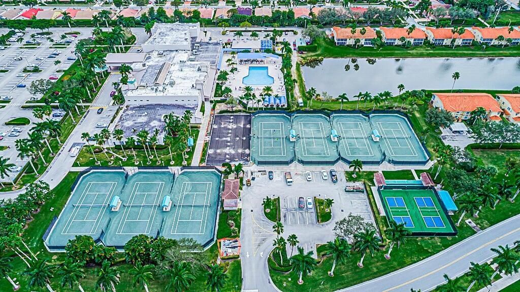 9543 Crescent View Drive N, Boynton Beach, FL 33437 Photo