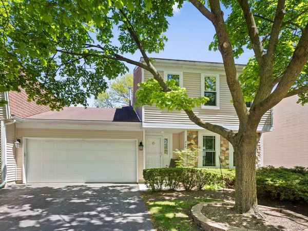 879 Burgess Circle , Buffalo Grove, IL 60089