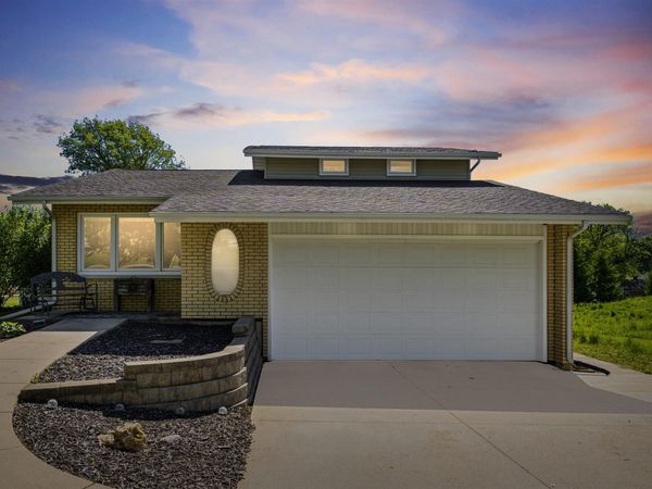 311 Western Avenue, Maquoketa, IA 52060