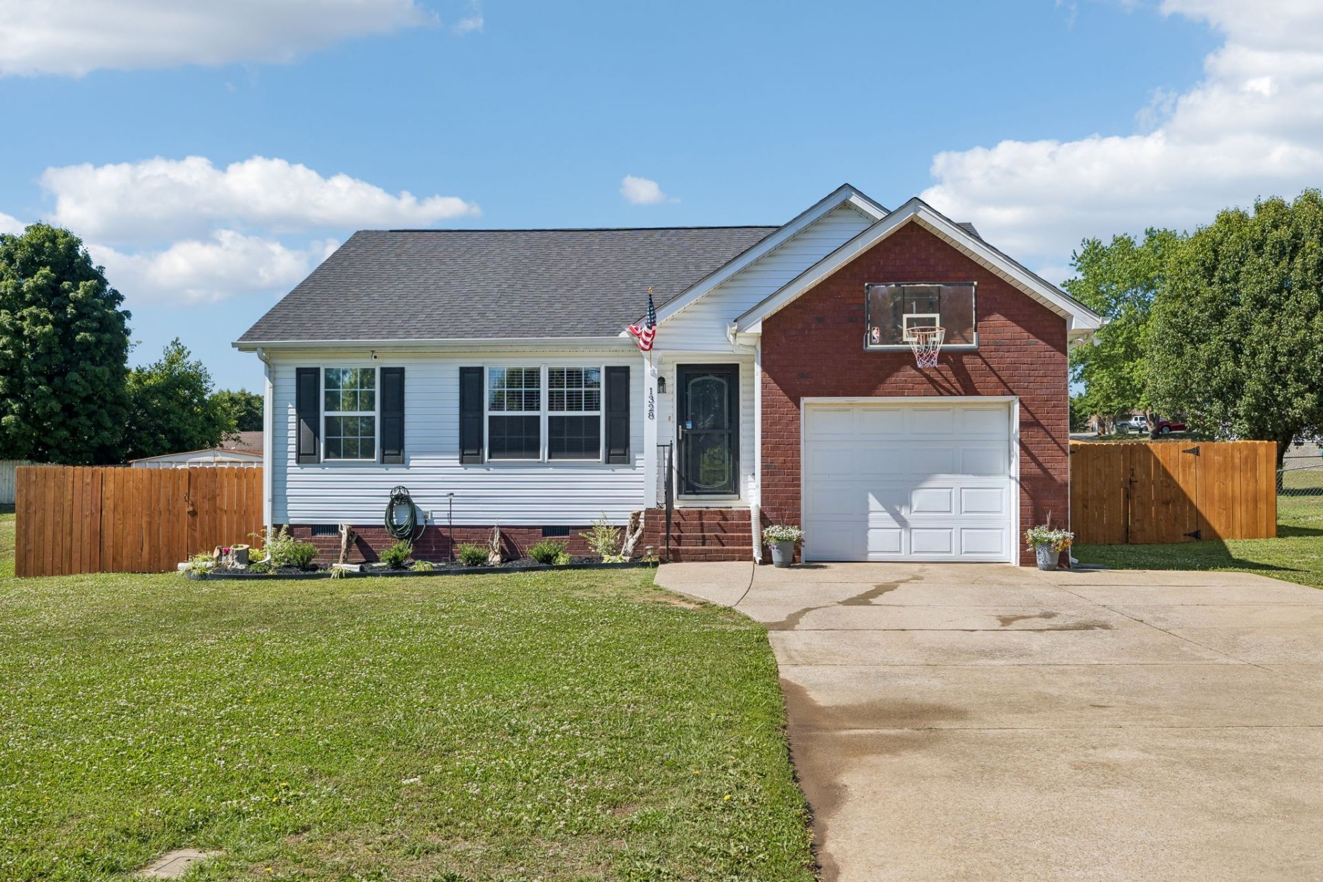 1328 Peachtree St, Murfreesboro, TN 37129 Main Photo