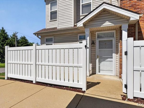 1251 Gardens Circle Drive , Unit 2B, Unincorporated, MO 63125