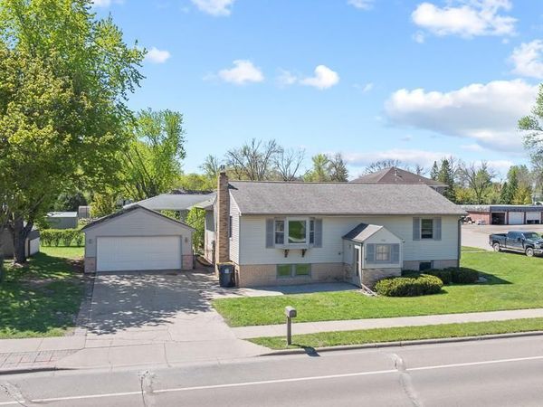 400 E Southview Drive , Marshall, MN 56258