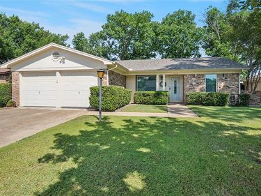 6220 Sandra Drive, Fort Worth, TX 76133